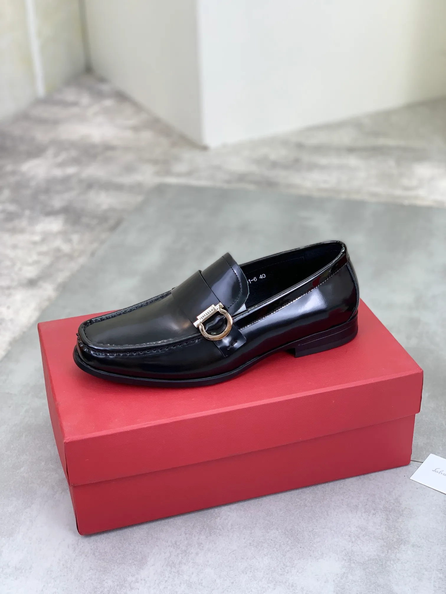 Men's Men's Shoes 💰P460💰[New Style] Water-dyed Niuli 🆘[Salvatore Ferragamo] Ferragamo's latest casual business leather shoes for men! Available at counters simultaneously! The fabric is made of specially imported original calfskin, the lining is made of imported water-dyed cowhide, and the original combination outsole is absolutely luxurious and leads the fashion trend. Matching code: 38-45; 3️⃣ colors available